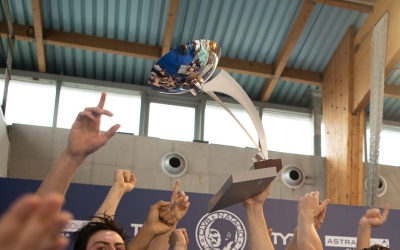 El trofeu de l'Euro Cup, aixecat al cel de Can Llong fa dos anys | Roger Benet