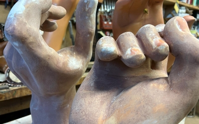Les mans dels Gegants abans de la seva restauració al taller 