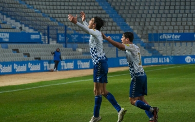 Pau Resta, celebrant amb Marc Domènech un dels seus gols | Roger Benet