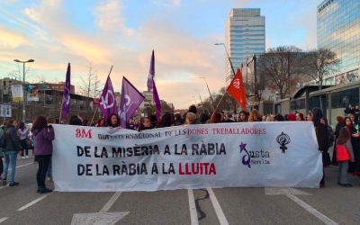 Capçalera de la manifestació del 8M, a l'Eix Macià | Karen Madrid