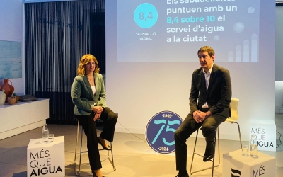 Francesca Manrique, directora d'atenció a la ciutadania i Lluís Jordan, Director General d'Aigües Sabadell, a la roda de premsa