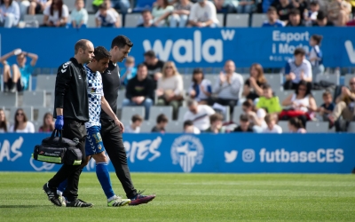 Salvador, retirant-se lesionat en el darrer partit a casa | Roger Benet
