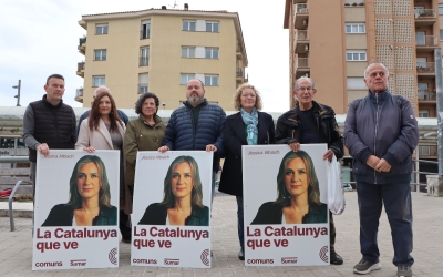 Joan Mena, Marga Pérez i Eva Guerra acompanyats per altres membres del partit | Júlia Ramon