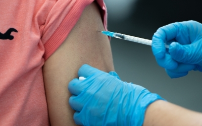 Els pediatres aconsellen vacunar-se contra la tosferina abans de l'adolescencia