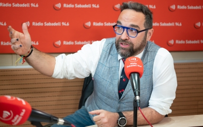 Juli Fernàndez als estudis de Ràdio Sabadell