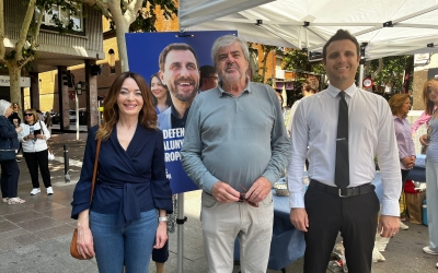 Lídia Busom, Gorka Knör i Alistair Spearing fent campanya a Sabadell | Mireia Sans