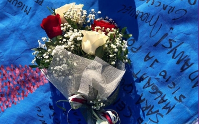 Un ram de flors que s'ha dipositat al Memorial | Actua Vallès