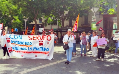 Treballadors del servei de neteja, concentrats a la plaça Sant Roc | Karen Madrid