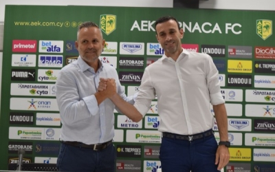 Xavi Roca i David Català durant la presentació del tècnic l'estiu del 2021 | AEK