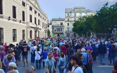 Manifestants davant l'Ajuntament | Karen Madrid