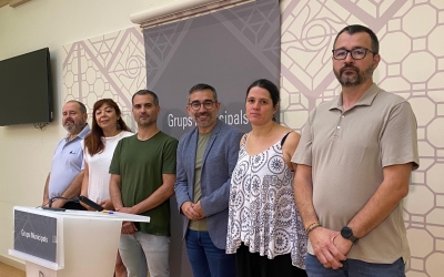 Joan Mena, Alejandra Sandoval, Oriol Rifer, Gabriel Fernàndez, Aurora Murillo i Santi Valls a la roda de premsa