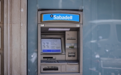 Un caixer automàtic de Banc Sabadell | Jordi Borràs (ACN)
