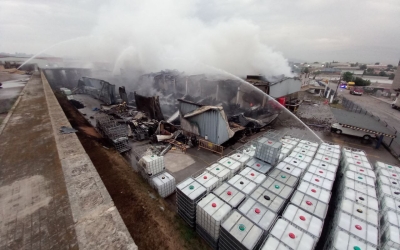 Controlat l'incendi d'una empresa química de Polinyà