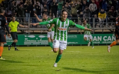 Miguelete celebra el seu gol al Palmar contra el Sabadell | At. Sanluqueño