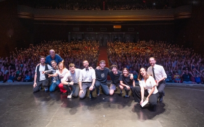 L'equip de l'Amunt el Teló dalt de l'escenari del Teatre de la Faràndula de Sabadell