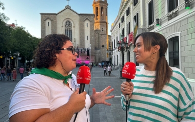 Marta Farrés (dreta) durant l'entrevista a Ràdio Sabadell | Helena Molist