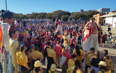 La plaça del Treball s'ha omplert de gegants i geganters