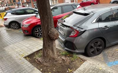 Un dels vehicles que han aparegut amb la roda punxada | Cedida