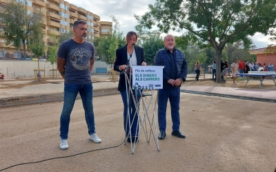 D'esquerra a dreta, Òscar Rosa, director de l'escola Can Rull, l'alcaldessa Marta Farrés i el regidor d'Educació, Manuel Robles