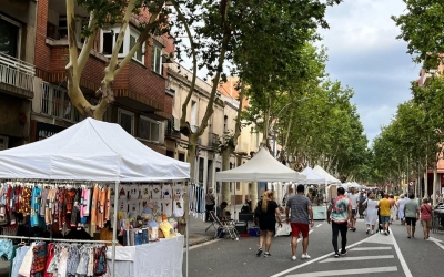 Paradetes de la fira d'artesania, a l'Avinguda Barberà