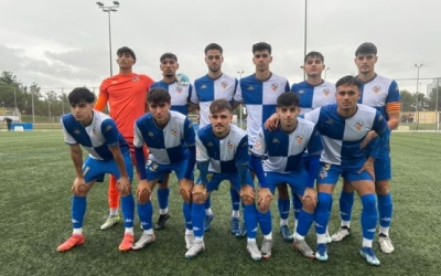 L'equip del Centre d'Esports 'B' abans del partit contra l'AE Prat | @futbaseces 