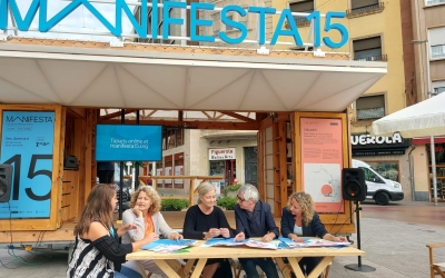 Responsables de Manifesta 15, Òscar Abril i Kàtia Botta a la seu mòbil de la biennal