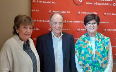 Els representants de Mans Unides i de Càrites a Ràdio Sabadell | Núria Garcia