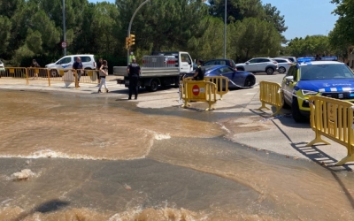 Fuita d'aigua aquest estiu al carrer Adriana | Arxiu