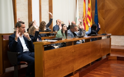 Junts i PSC, votant junts al ple municipal | Roger Benet