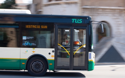 Un autobús de la TUS circulant per Sabadell | Roger Benet