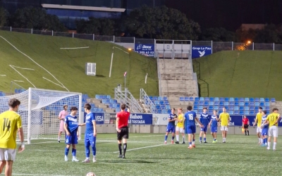 Moment de partit del Badalona-Mercantil / Manu Palacios