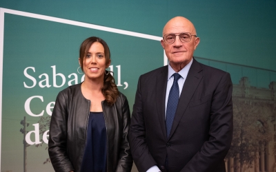 Marta Farrés i Josep Oliu a la roda de premsa celebrada aquest dilluns a Sabadell