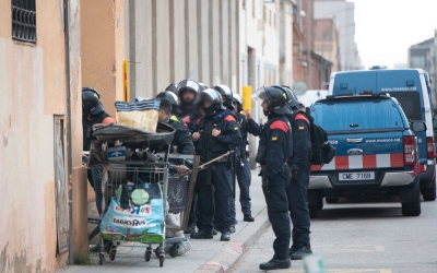 Desallotjament d'una de les naus de Gràcia | Roger Benet 