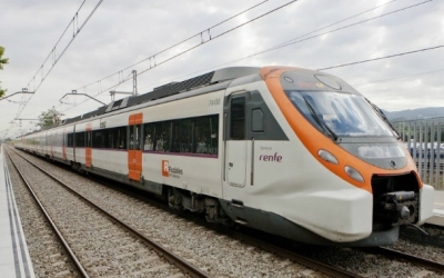 Un tren de rodalies circulant | Arxiu