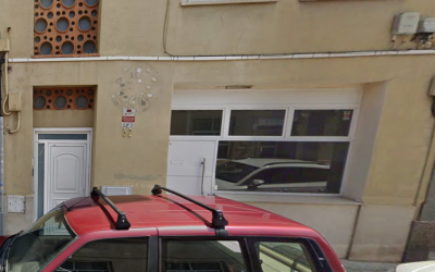 Edifici on es va col·locar la pancarta l'any 2018 i que ara està buit | Google Street View