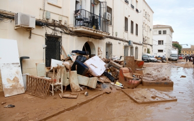 Mobles malmesos i ple de fang al barri de la Torre de València