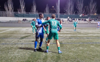 Alya Camara, en una acció del partit a Fontetes | Manu Palacios