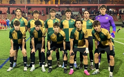 La plantilla del Juvenil 'A' abans del partit contra el Martinenc | @futbaseces