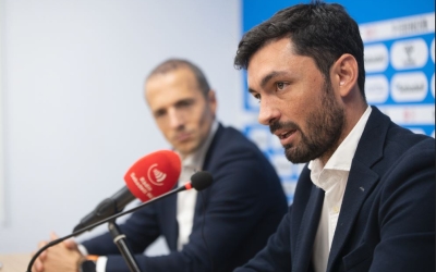 Lucas Viale, amb la mirada de Pau Morilla-Giner, president del CE Sabadell