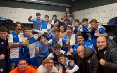 Celebreció al vestuari del Juvenil arlequinat | @futbaseces