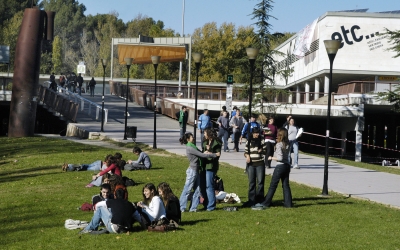 Estudiants al campus de la UAB | Cedida