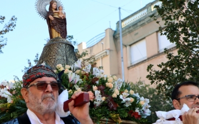 Participants en els actes del Pilar portant la verge | Júlia Ramon