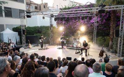 Roger Padrós actuant al Fresc Festival l'estiu del 2024