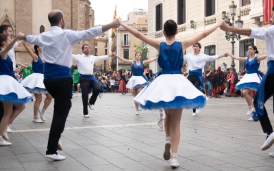 La Colla Mirant al Cel ballant a Sant Roc | Roger Benet