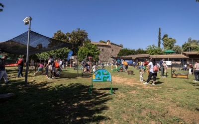 L'esplanada de la Masia de Can Deu durant la Festa de la Primavera | Berta Tiana