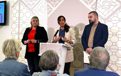 L'alcaldessa Marta Farrés, la regidora Laura Reyes i el representant de la Diputació, Javi Silva | Mireia Sans
