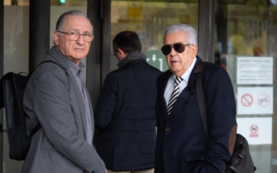 Manuel Somoza i Melquíades Garrido entrant als Jutjats de Sabadell
