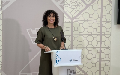 La tinenta d'alcaldessa Montse González en la roda de premsa 