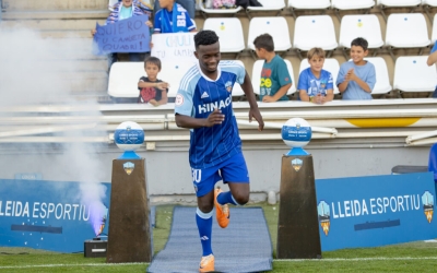 El nou fitxatge arlequinat en la presentació d'un dels tres anys que ha passat a Lleida | Lleida CF