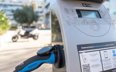Un carregador de vehicle elèctric | Arxiu